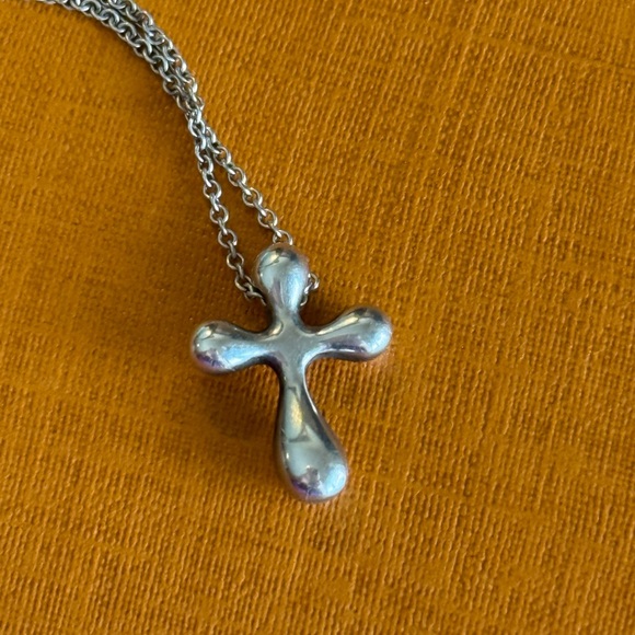 🎀Elsa Peretti Tiffany & Co. Silver Cross Necklace🎀 - Picture 4 of 7